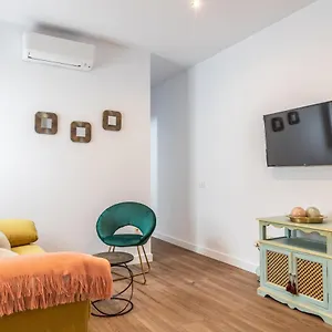 https://el-patio-del-mar-wifi-petfriendly-ecofriendly.hotelsincadiz.net